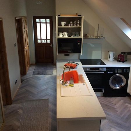 2 Bedroom Furnished Apartment In A Rural Position สโตน ภายนอก รูปภาพ