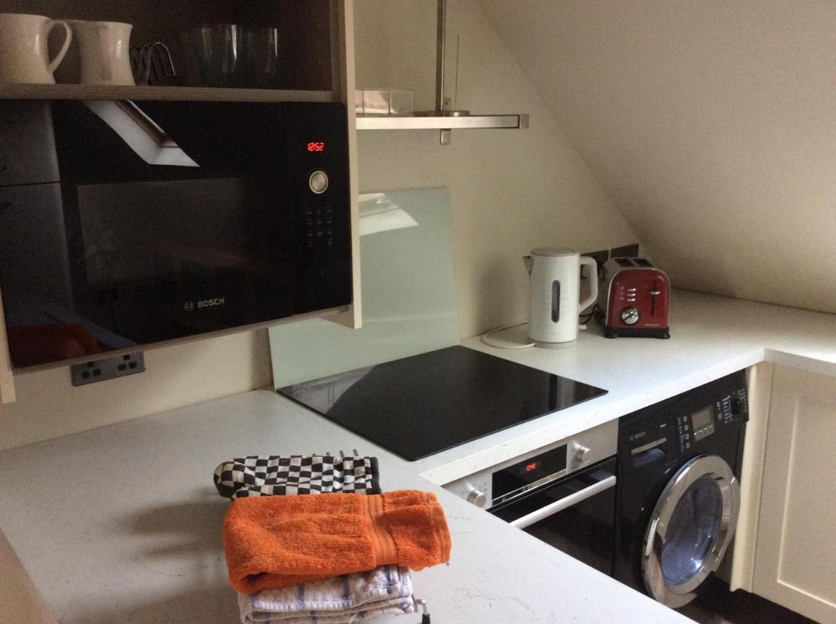 2 Bedroom Furnished Apartment In A Rural Position สโตน ภายนอก รูปภาพ
