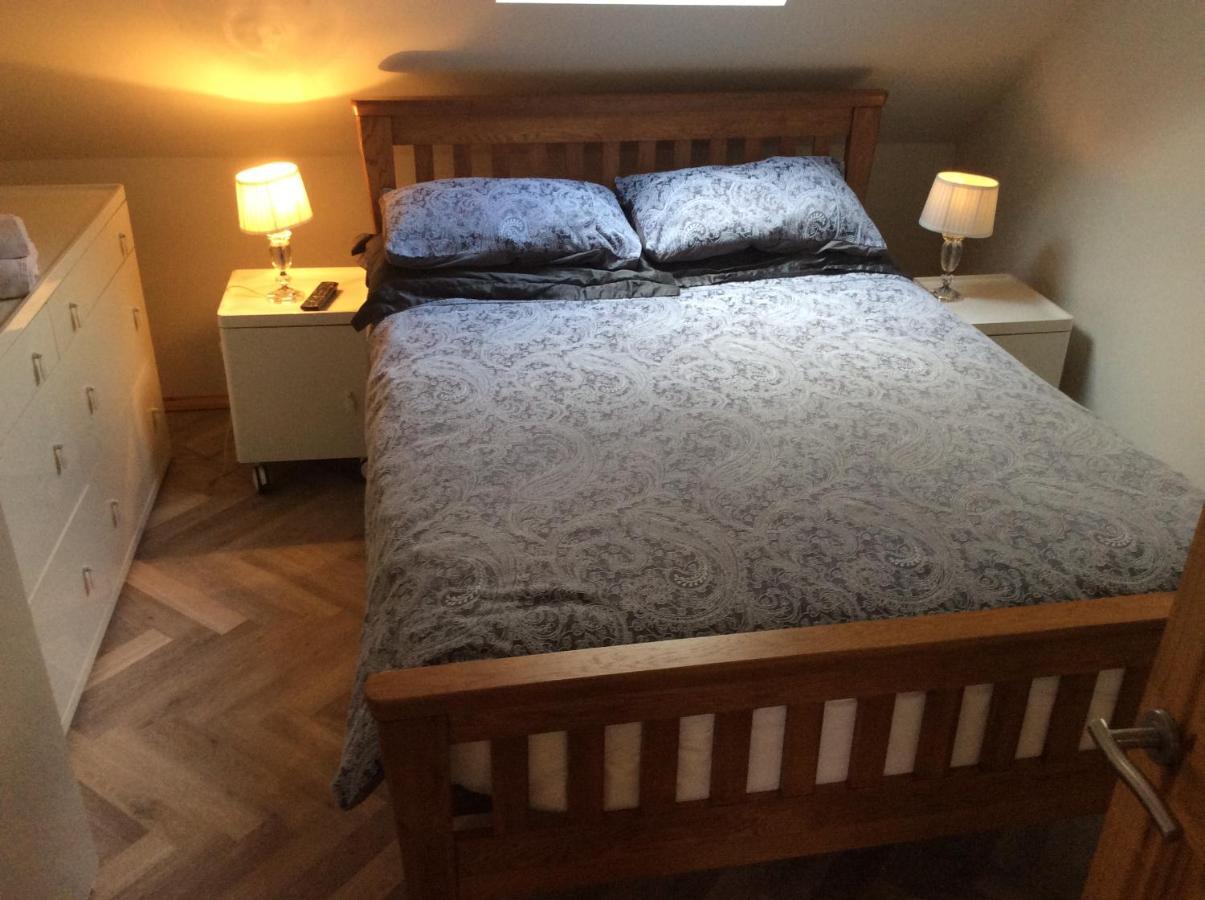 2 Bedroom Furnished Apartment In A Rural Position สโตน ภายนอก รูปภาพ