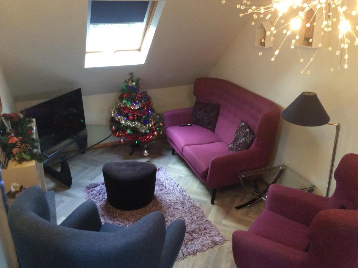 2 Bedroom Furnished Apartment In A Rural Position สโตน ภายนอก รูปภาพ
